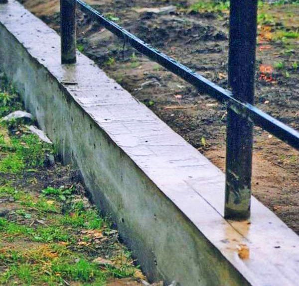 Kako vliti temelj pod ograjo