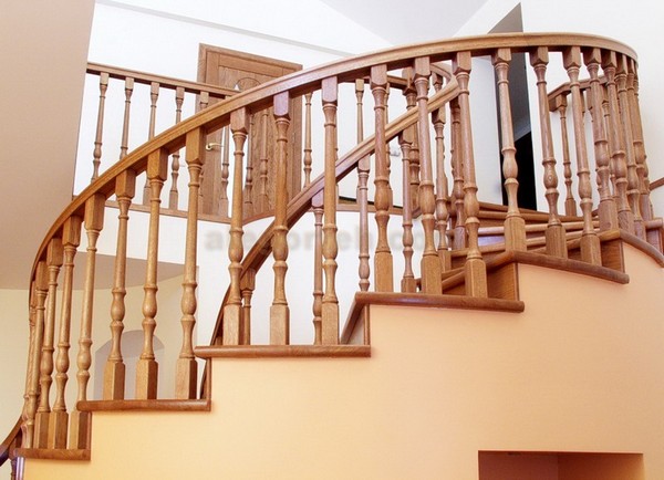 деревянные перила для лестниц фото