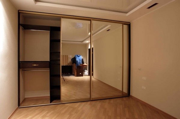 зеркальные двери для встроенного шкафа фото