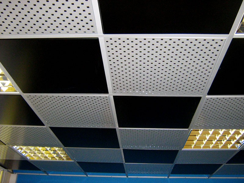 алюминиевые кассетные потолки фото
