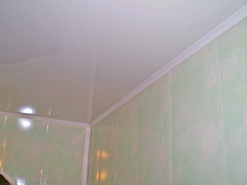 отделка ванной комнаты пластиковыми панелями фото