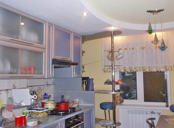 гипсокартонный потолок на кухне фото