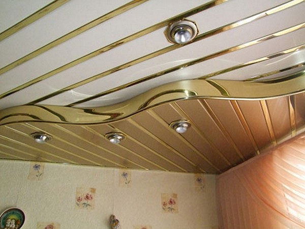 реечный потолок для кухни фото