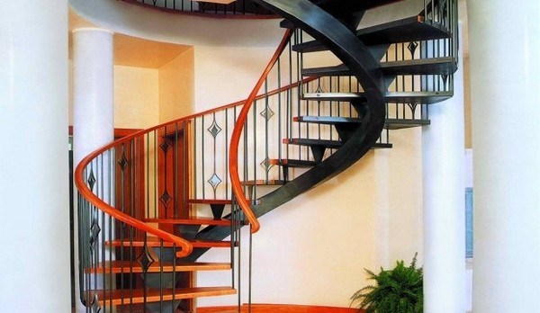 винтовая лестница на второй этаж фото