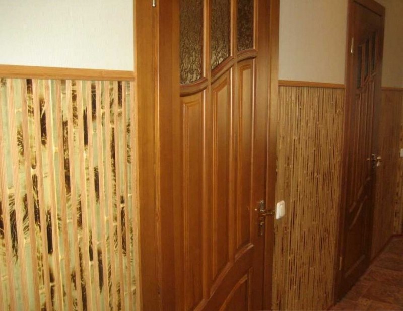 бамбуковые обои в интерьере прихожей фото
